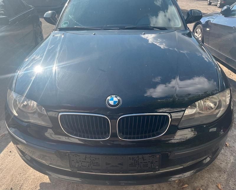 Schwarz Gebraucht 2010 BMW 116 Kleinwagen | 6.700 € (Etwas zu teuer) - Bild 1/4