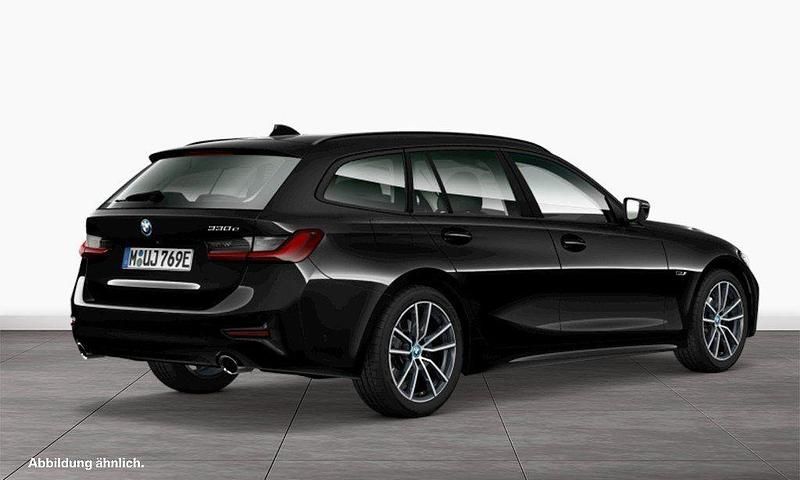 Gebraucht BMW 330e Advantage 292 PS (214 kW) 2022 Schwarz Kombi