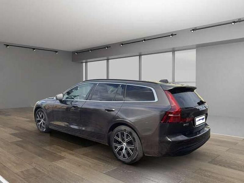Gebraucht Volvo V60 Core 197 PS (144 kW) 2024 Platinum grey / metallic Kombi