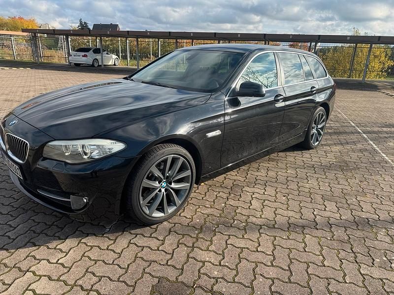 Gebraucht BMW 520 184 PS (135 kW) 2012 Schwarz Kombi