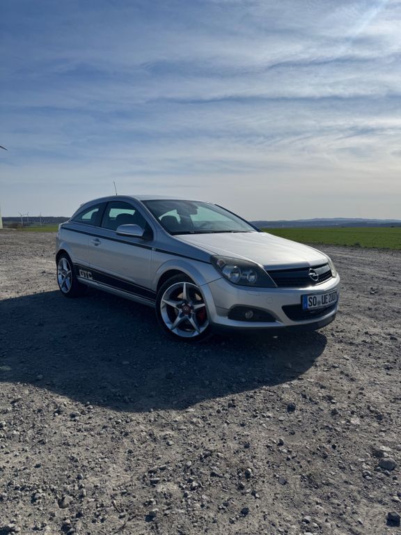 Silber Gebraucht 2005 Opel Astra GTC Coupé | 3.300 € (Fairer Preis) - Bild 1/4