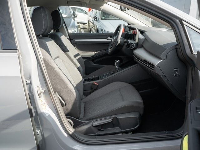 Gebraucht VW Golf VIII R 116 PS (85 kW) 2024 Grau (mondsteingrau) Limousine