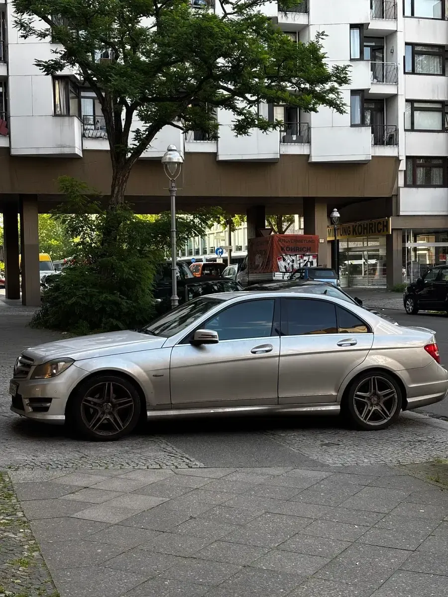 Gebraucht Mercedes C180 204 PS (150 kW) 2012 Silber Kleinwagen