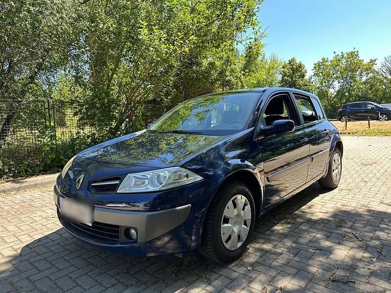 Blau Gebraucht 2008 Renault Mégane III Limousine | 2.000 € (Superpreis) - Bild 1/4
