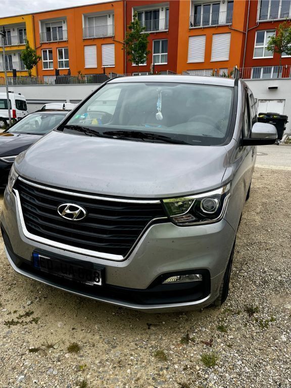 Grau Gebraucht 2018 Hyundai H-1 Van / Kleinbus | 22.900 € (Fairer Preis) - Bild 1/4