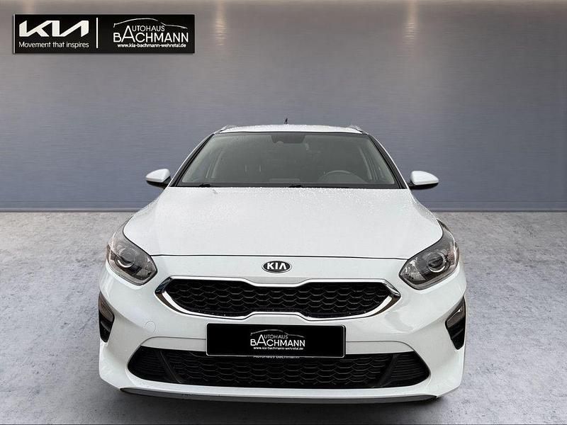 Weiß Gebraucht 2019 Kia Ceed Sportswagon Edition 7 Kombi | 13.980 € (Fairer Preis) - Bild 1/4
