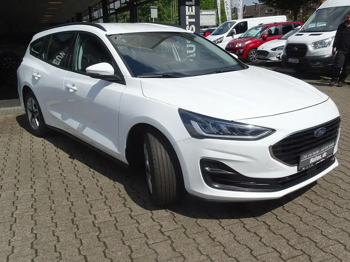 Używany Ford Focus Cool & Connect 101 KM (74 kW) 2022 Biały