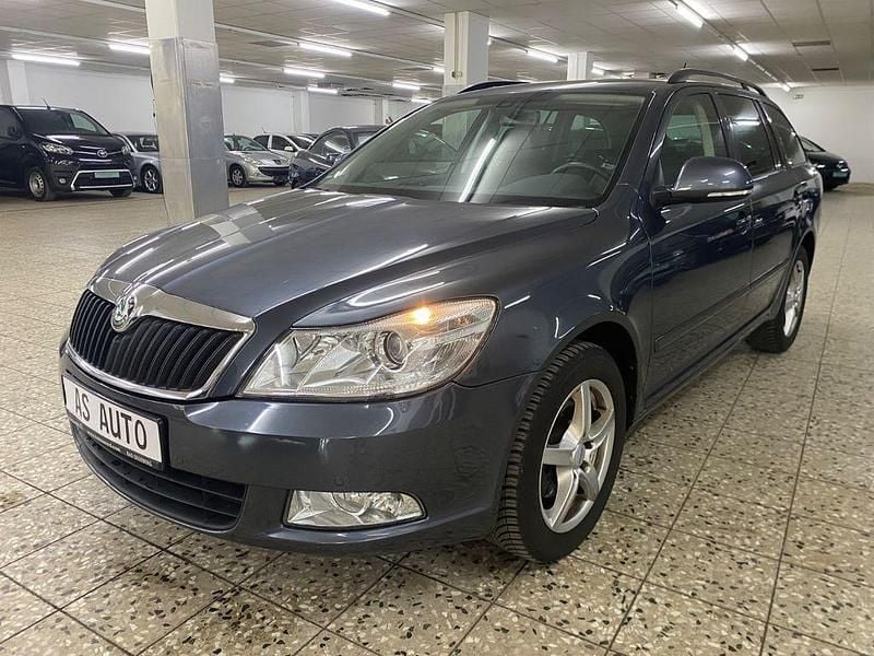 Grau Gebraucht 2012 Skoda Octavia Elegance Kombi | 7.898 € (Superpreis) - Bild 1/4
