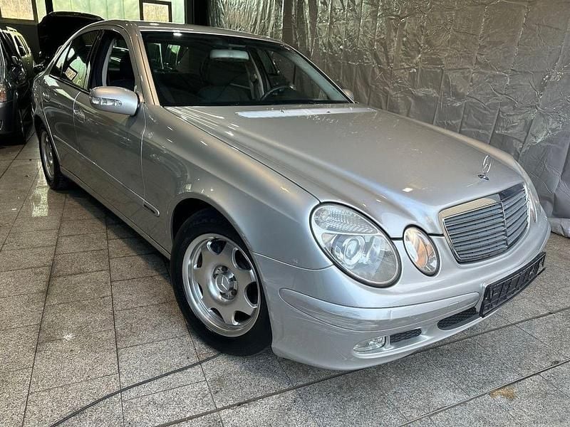 Gebraucht Mercedes E200 163 PS (119 kW) 2003 Silber Limousine