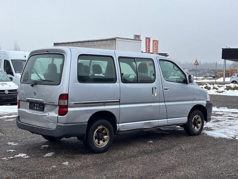 Gebraucht Toyota HiAce 117 PS (86 kW) 2009 Silber Van / Kleinbus