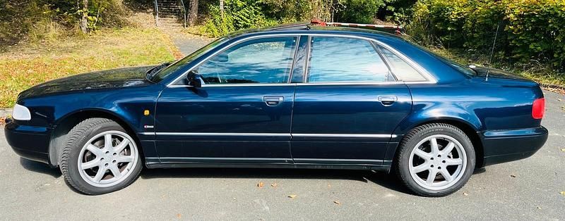 Blau Gebraucht 1998 Audi A8 Limousine | 5.890 € (Fairer Preis) - Bild 1/4