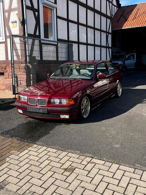 Rot Gebraucht 1993 BMW 325 Coupé | 13.000 € - Bild 1/4
