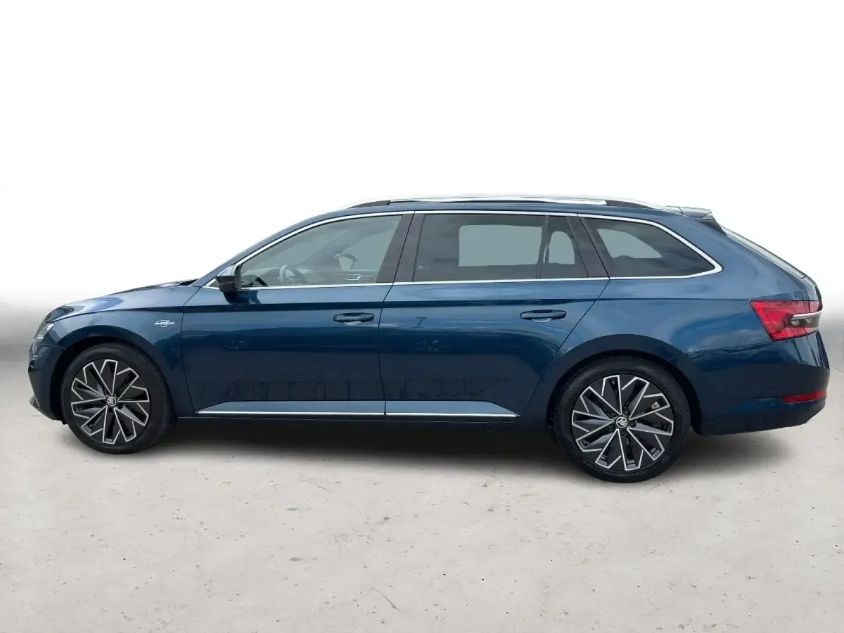 Gebraucht Skoda Superb LAURIN & KLEMENT 150 PS (110 kW) 2023 Blau Kombi