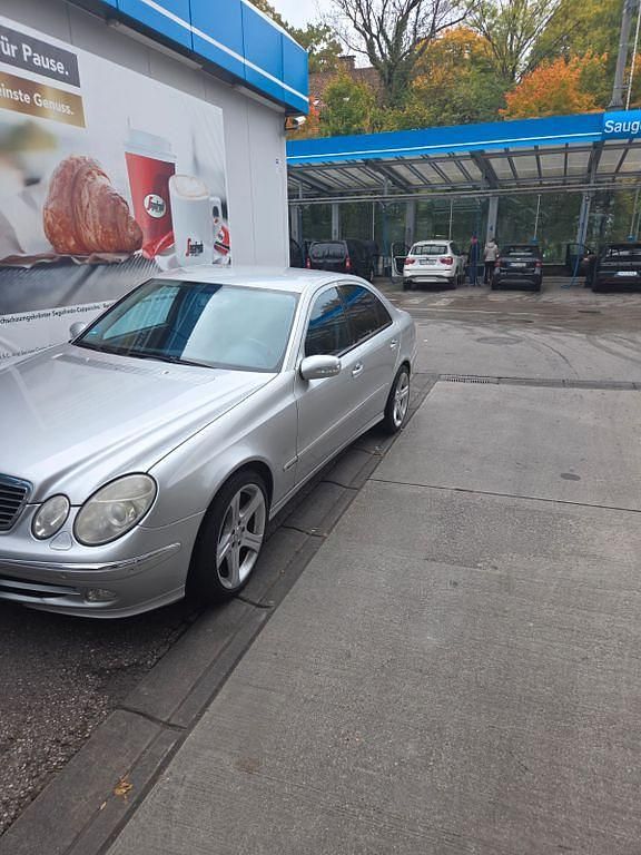 Silber Gebraucht 2003 Mercedes E240 Avantgarde Limousine | 2.199 € (Guter Preis) - Bild 1/4