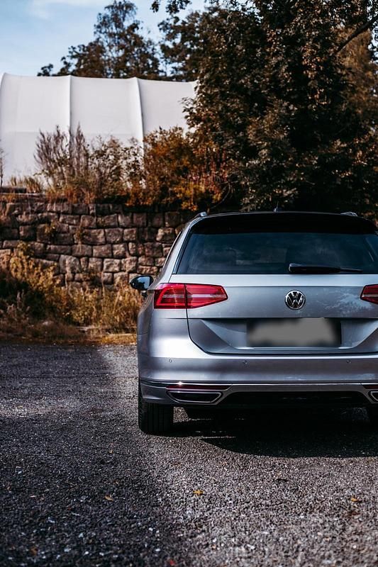 Gebraucht VW Passat Highline 150 PS (110 kW) 2018 Silber Kombi