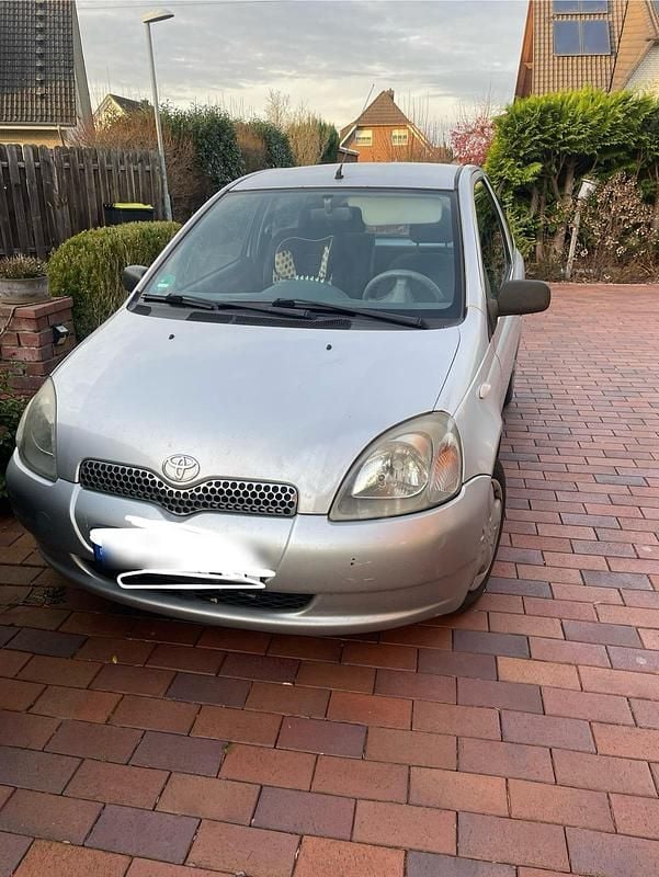 Silber Gebraucht 2003 Toyota Yaris Kleinwagen | 400 € (Superpreis) - Bild 1/4