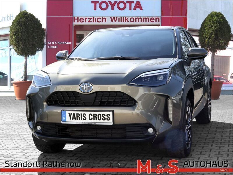Braun Gebraucht 2022 Toyota Yaris Cross Team SUV | 23.990 € (Fairer Preis) - Bild 1/4