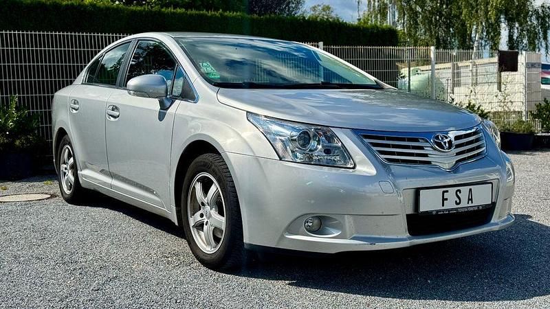 Gebraucht Toyota Avensis Sol 147 PS (108 kW) 2009 Silber Limousine