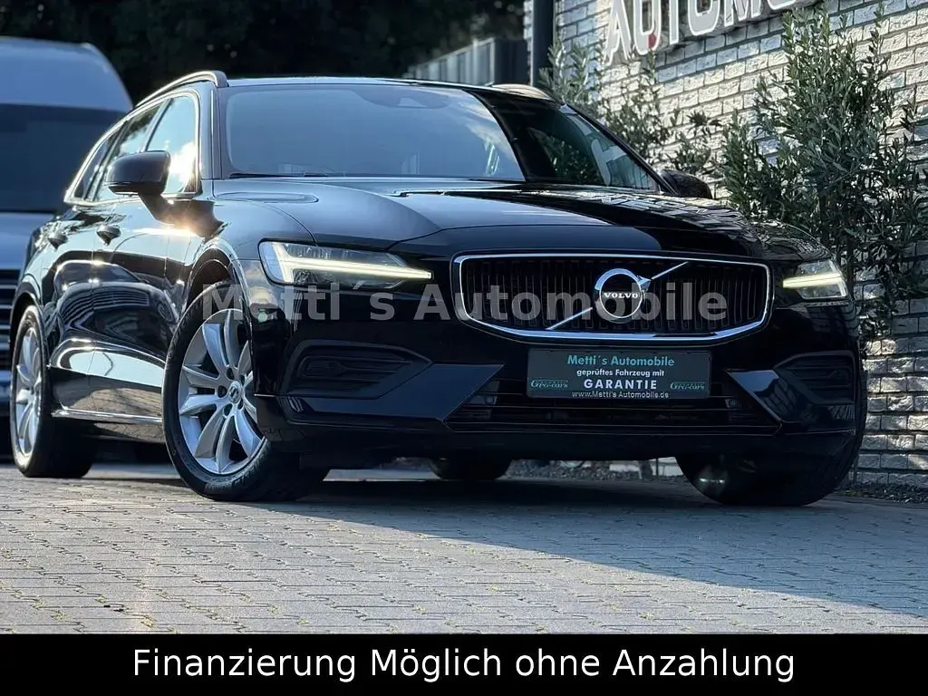 Gebraucht Volvo V60 Momentum 150 PS (110 kW) 2018 Schwarz Kombi