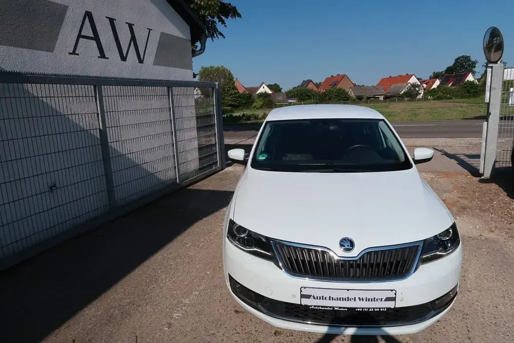 Gebraucht Skoda Rapid Clever 95 PS (69 kW) 2018 Bila laser/laser white Kleinwagen