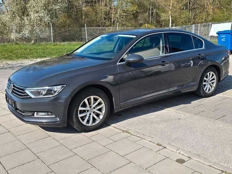 Gebraucht VW Passat Comfortline 150 PS (110 kW) 2015 Grau Limousine