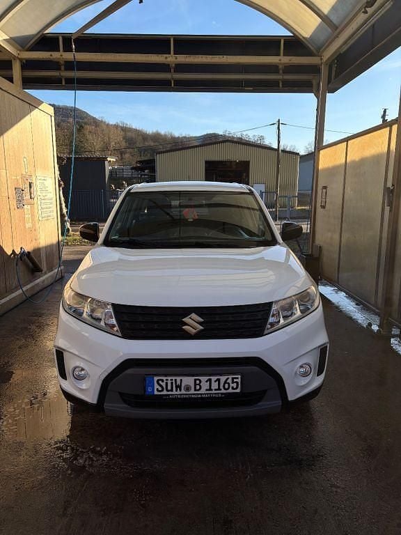 Weiß Gebraucht 2015 Suzuki Vitara SUV | 8.500 € (Fairer Preis) - Bild 1/4