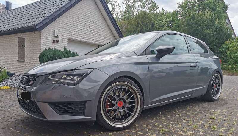 Grau Gebraucht 2015 Seat Leon SC Kleinwagen | 16.000 € - Bild 1/4