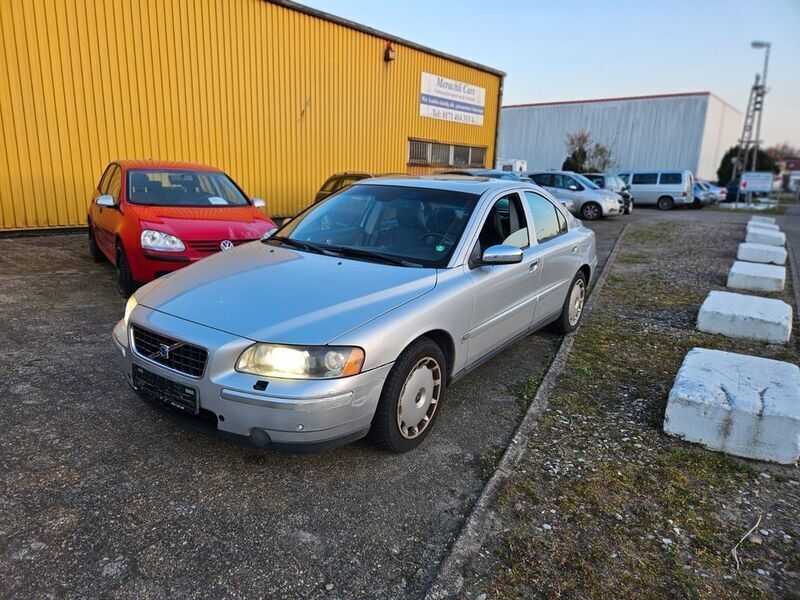 Grau Gebraucht 2005 Volvo S60 Kinetic Limousine | 2.499 € (Superpreis) - Bild 1/4