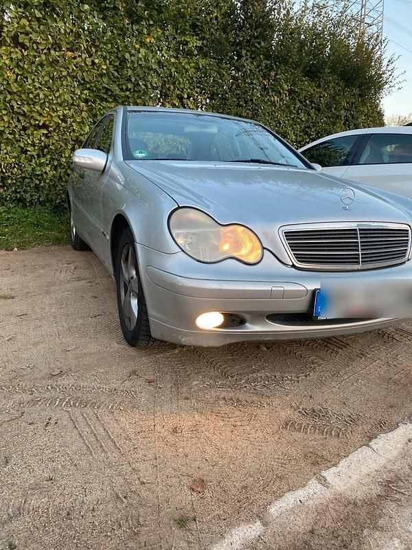 Silber Gebraucht 2001 Mercedes C200 Limousine | 2.799 € - Bild 1/4