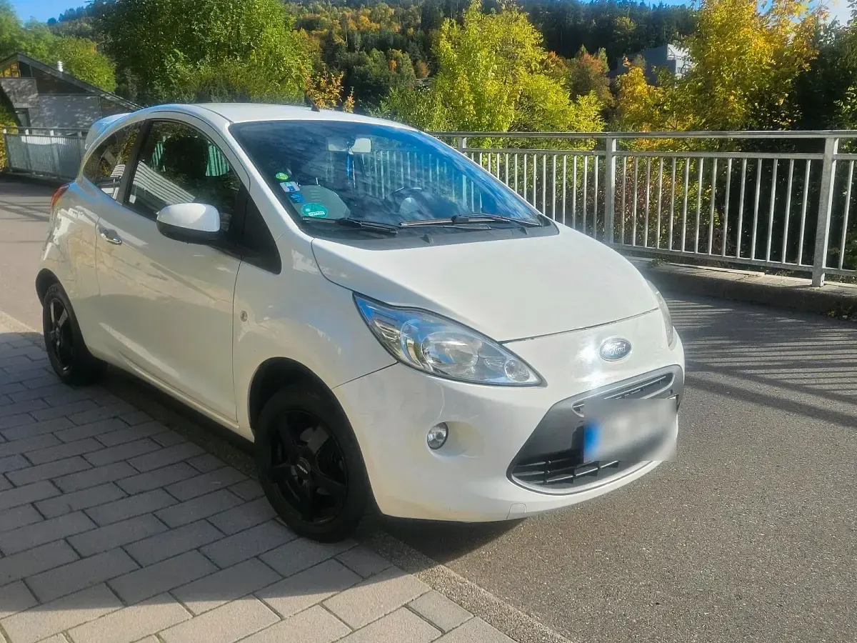 Gebraucht Ford Ka Titanium 69 PS (50 kW) 2010 Weiß Kleinwagen