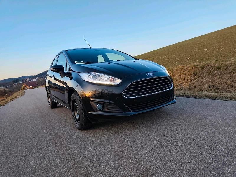 Gebraucht Ford Fiesta Titanium 101 PS (74 kW) 2013 Schwarz Kleinwagen