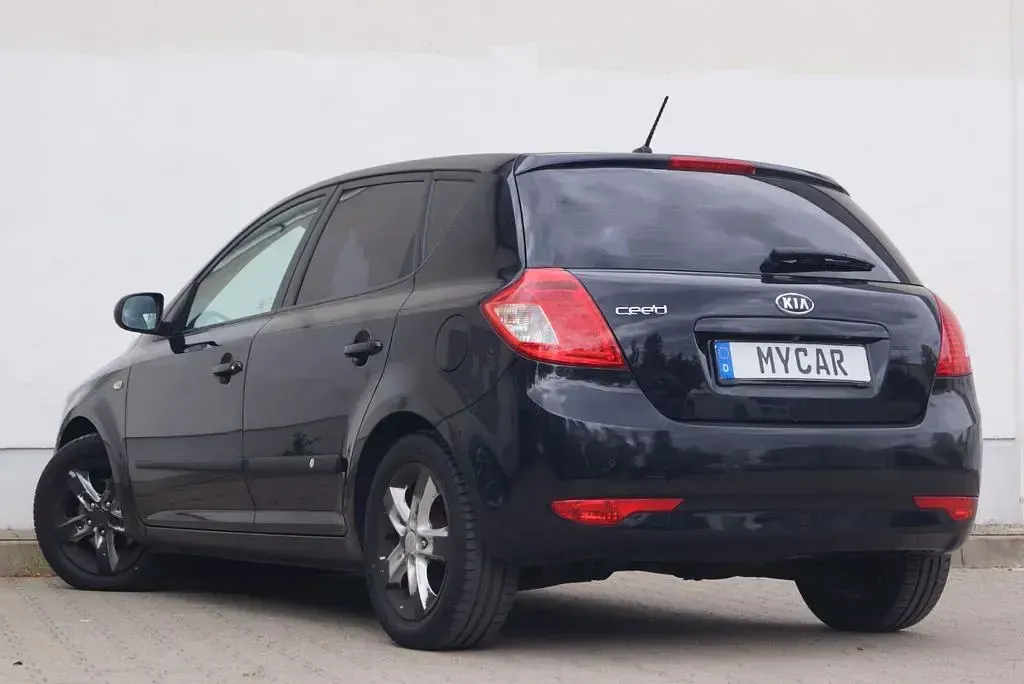 Gebraucht Kia Ceed Edition 7 125 PS (91 kW) 2011 Schwarz Kleinwagen