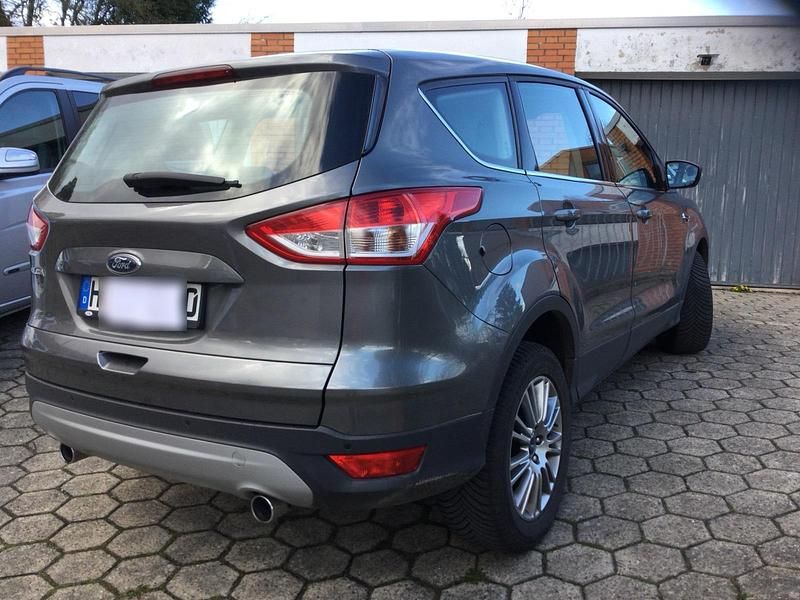 Gebraucht Ford Kuga Titanium 140 PS (102 kW) 2014 Grau SUV