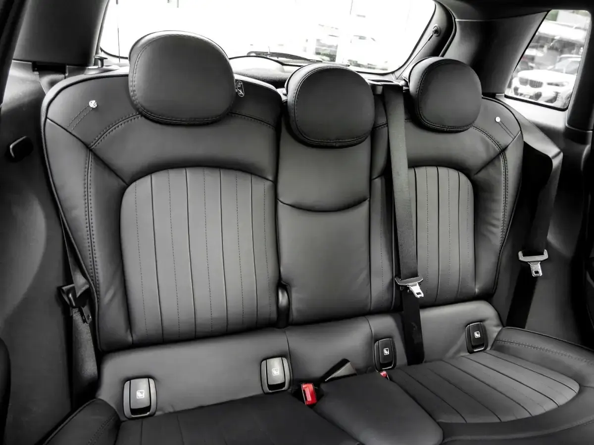 Gebraucht Mini Cooper 136 PS (100 kW) 2023 Schwarz Kleinwagen