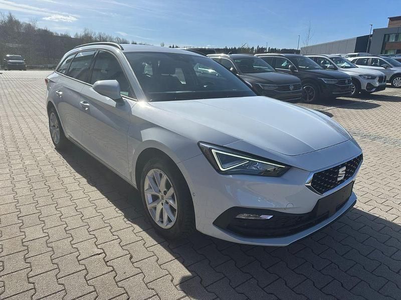 Gebraucht Seat Leon Style 150 PS (110 kW) 2022 Weiß Limousine