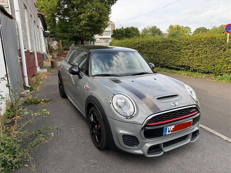 Grau Gebraucht 2016 Mini John Cooper Works Kleinwagen | 19.999 € (Etwas zu teuer) - Bild 1/4