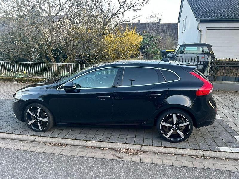 Gebraucht Volvo V40 Summum 190 PS (139 kW) 2015 Schwarz Limousine