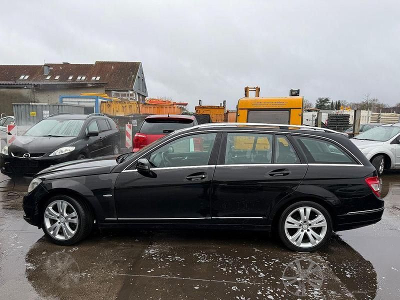 Gebraucht Mercedes C200 136 PS (100 kW) 2010 Schwarz Kombi