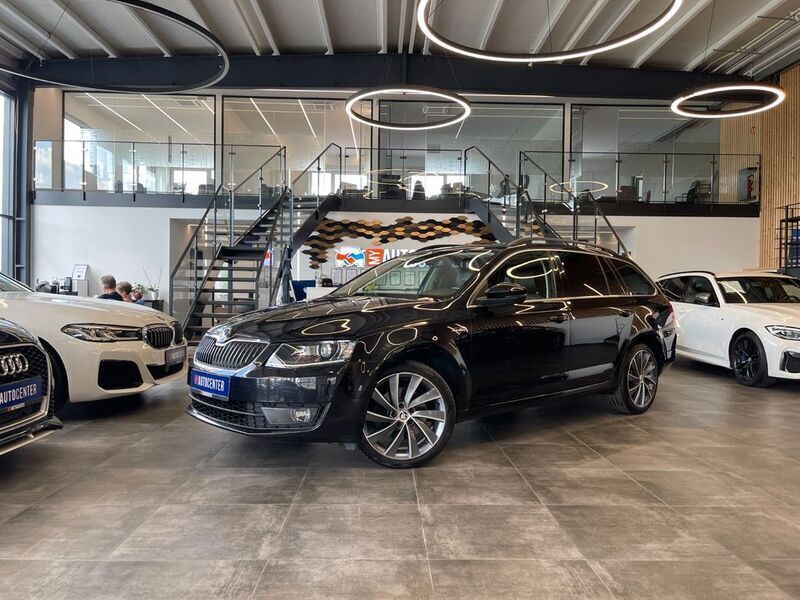 Schwarz Gebraucht 2018 Skoda Octavia LAURIN & KLEMENT Kombi | 17.499 € (Fairer Preis) - Bild 1/4