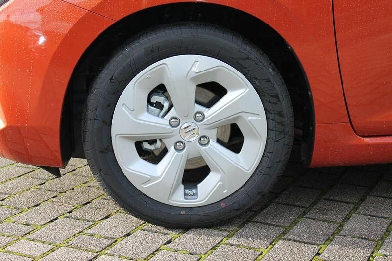 Neu Suzuki Swift Comfort 83 PS (61 kW) 2025 Orange Limousine