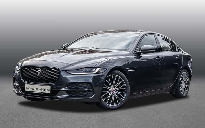 Grau Gebraucht 2021 Jaguar XE SE Limousine | 28.910 € (Teuer) - Bild 1/4