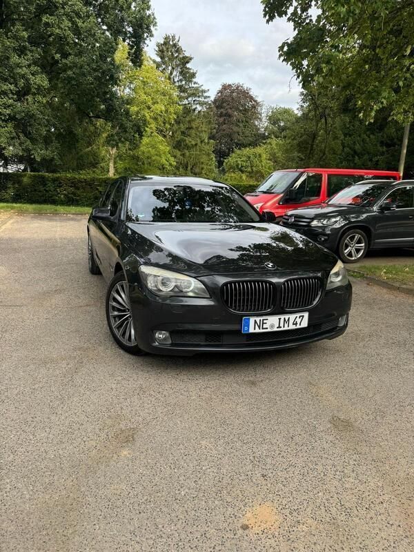 Grau Gebraucht 2012 BMW 730 Limousine | 14.999 € (Etwas zu teuer) - Bild 1/4