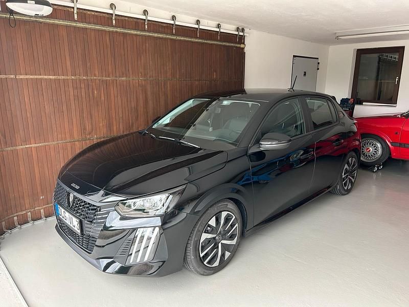 Schwarz Gebraucht 2025 Peugeot 208 Kleinwagen | 17.999 € (Fairer Preis) - Bild 1/4