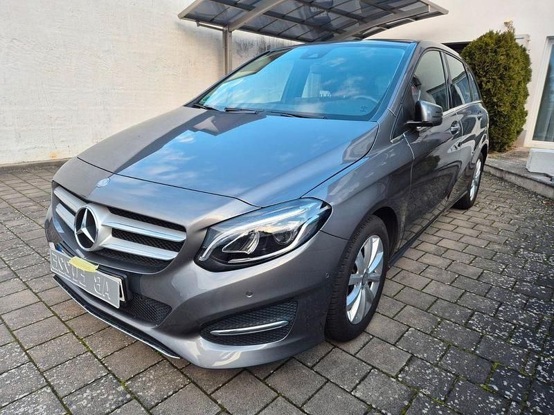 Gebraucht Mercedes B200 Urban 156 PS (114 kW) 2016 Grau Van / Kleinbus