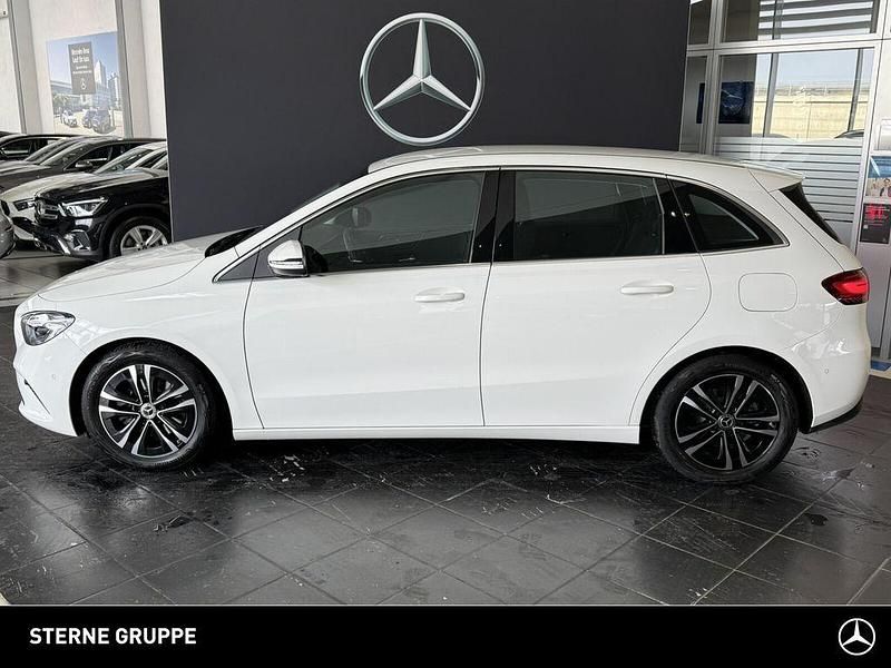 Gebraucht Mercedes B200 Progressive 163 PS (119 kW) 2024 Weiß Van / Kleinbus