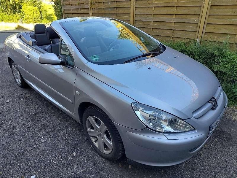 Silber Gebraucht 2005 Peugeot 307 CC Tendance Cabrio | 2.300 € (Fairer Preis) - Bild 1/4