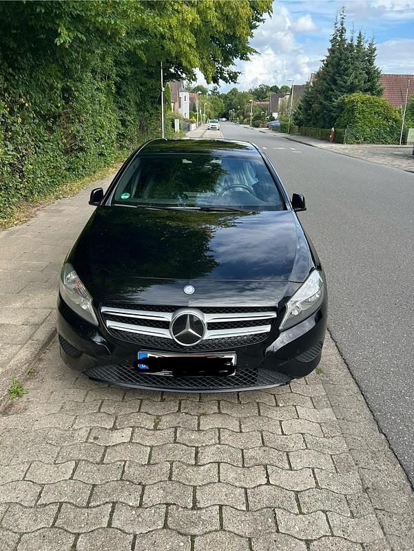 Schwarz Gebraucht 2014 Mercedes A180 Kleinwagen | 7.999 € (Fairer Preis) - Bild 1/4