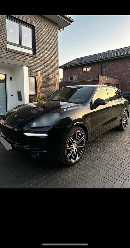 Schwarz Gebraucht 2017 Porsche Cayenne Platinum Edition SUV | 37.900 € (Teuer) - Bild 1/4