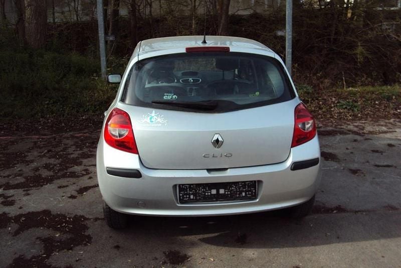 Gebraucht Renault Clio III Rip Curl 75 PS (55 kW) 2008 Silber Limousine