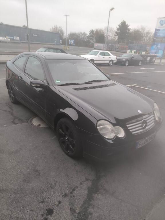 Schwarz Gebraucht 2001 Mercedes C180 Coupé | 2.800 € (Fairer Preis) - Bild 1/2
